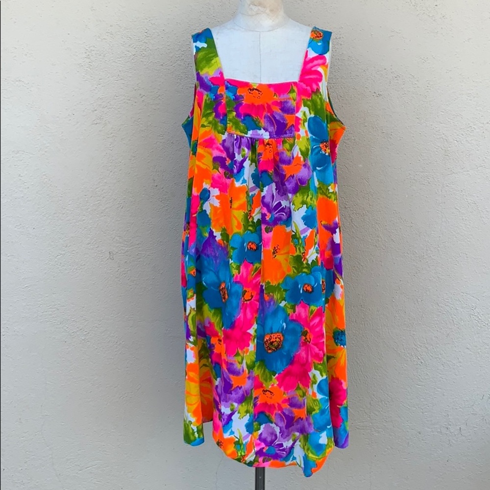 Vintage Vibrant Hawaiian dress